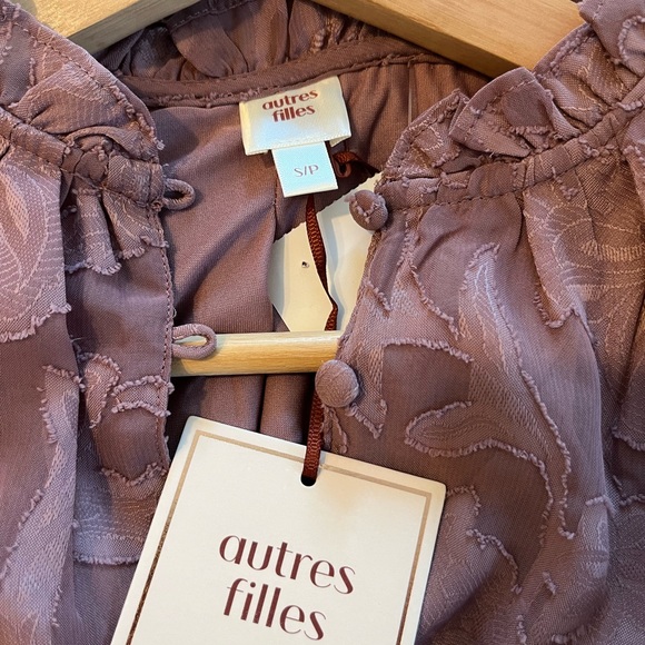 Blouse with appliqué flowers - Picture 5 of 7